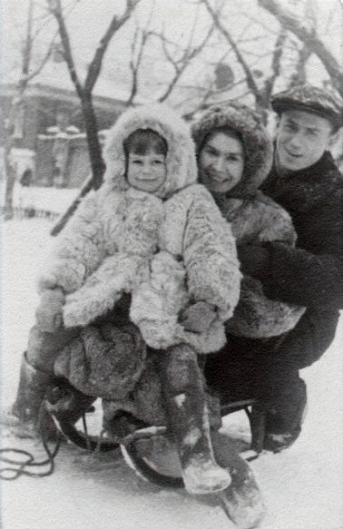 Владимир Федорович с семьей, 1947 г.