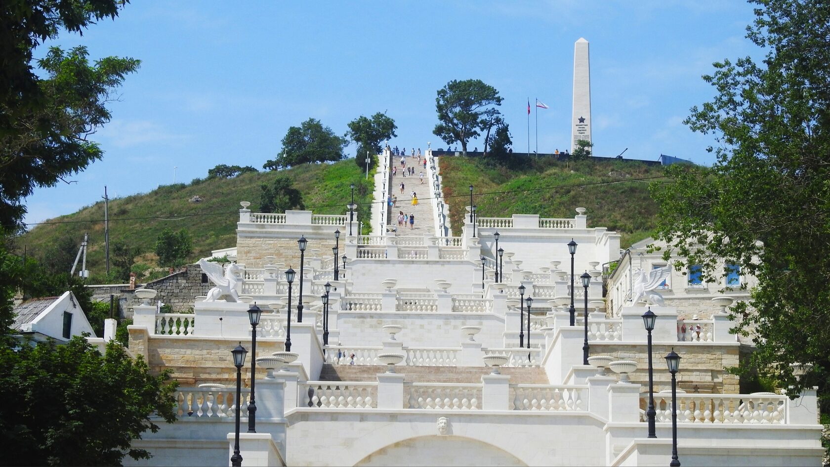 Гора Митридат. Современный вид. Фотография взята на сайте «Записки путешественника» https://bangkokbook.ru/